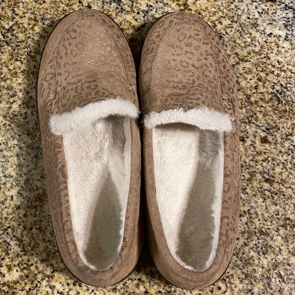 Vionic Slipper - Picture 3 of 8